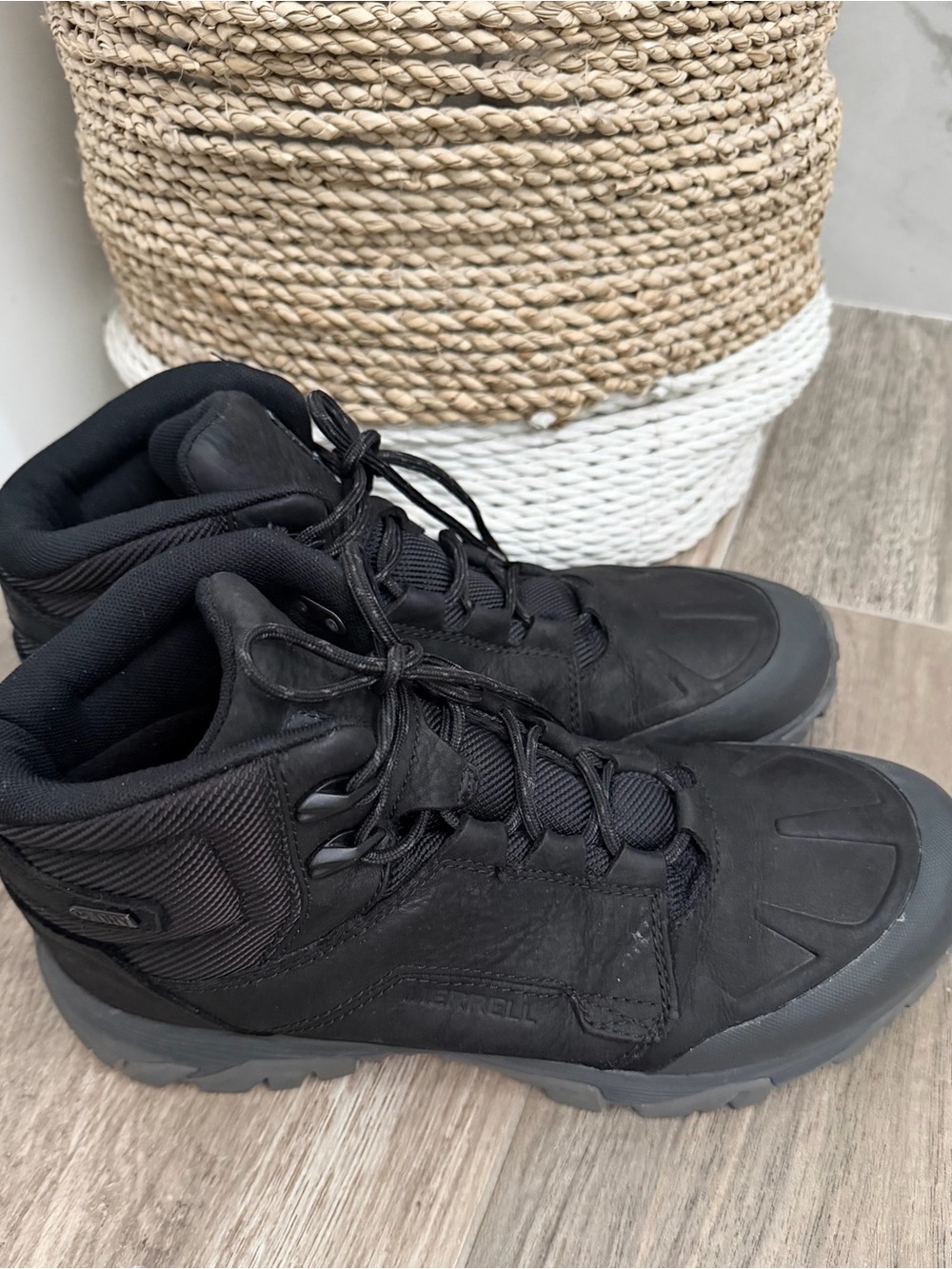 Merrell Black Men's Moab 2 COLDPACK Mid Waterproof Hiking Boots